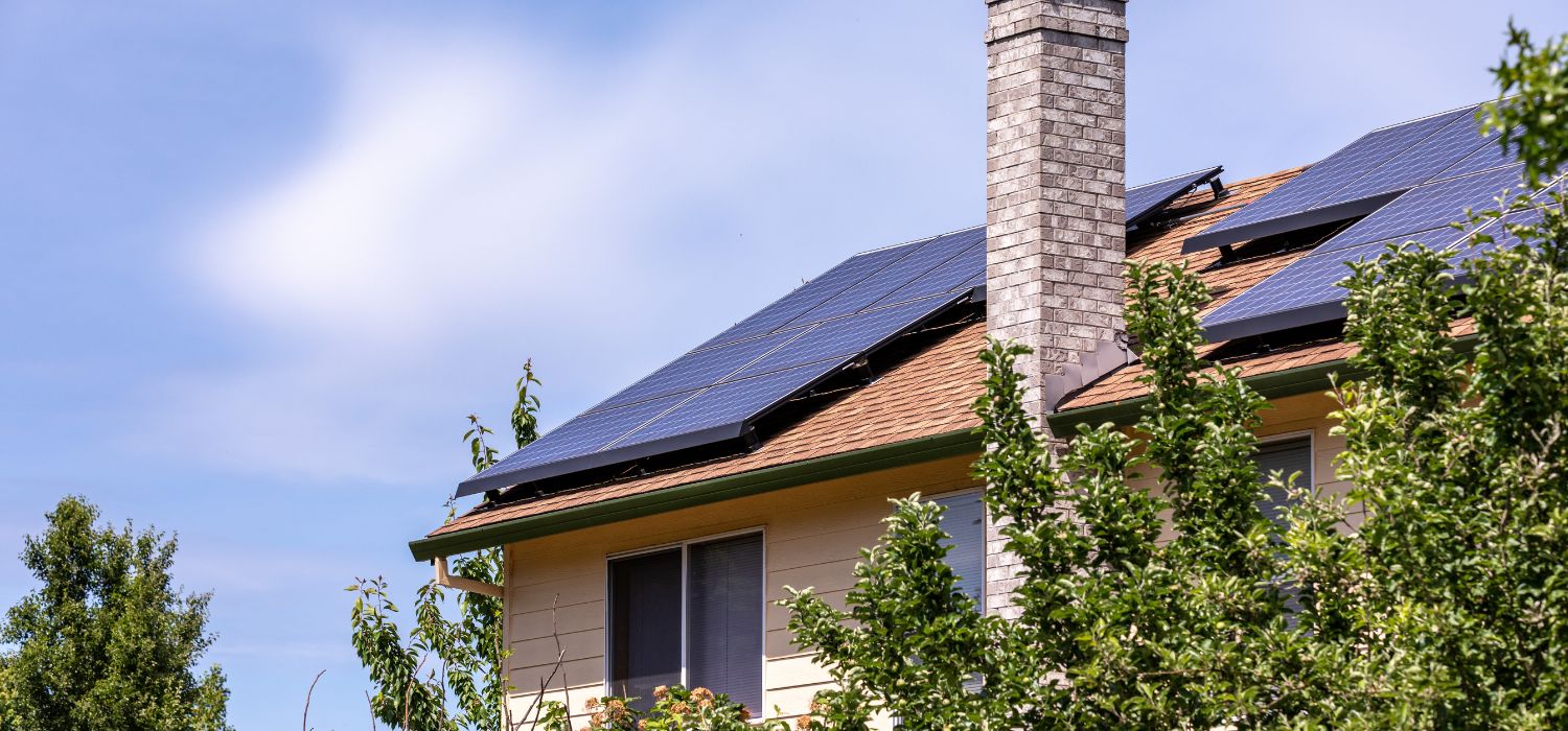 How Solar Energy Saves Money During Hot Rutherford County, TN, Summers